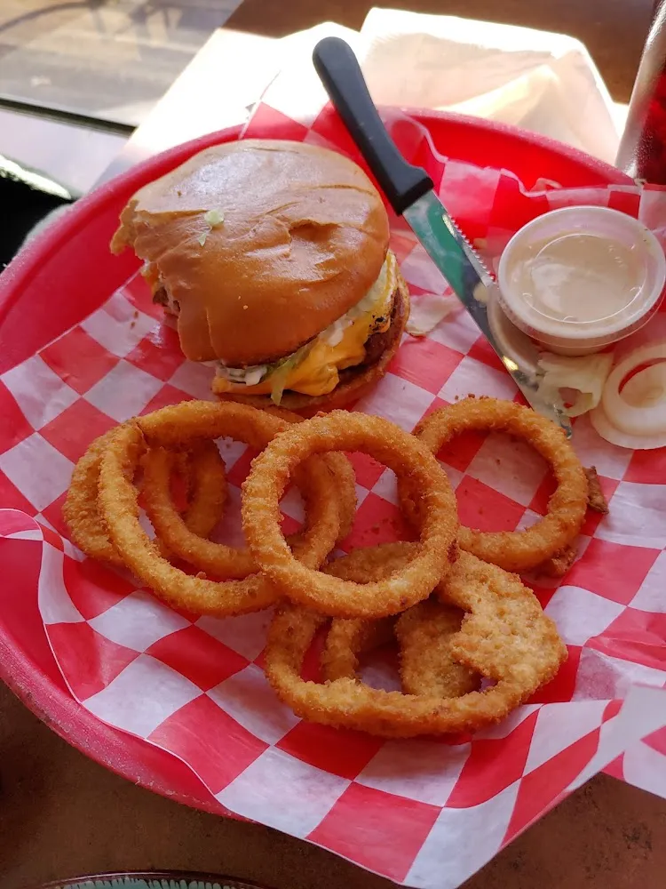 Cheeseburger with Onion Rings